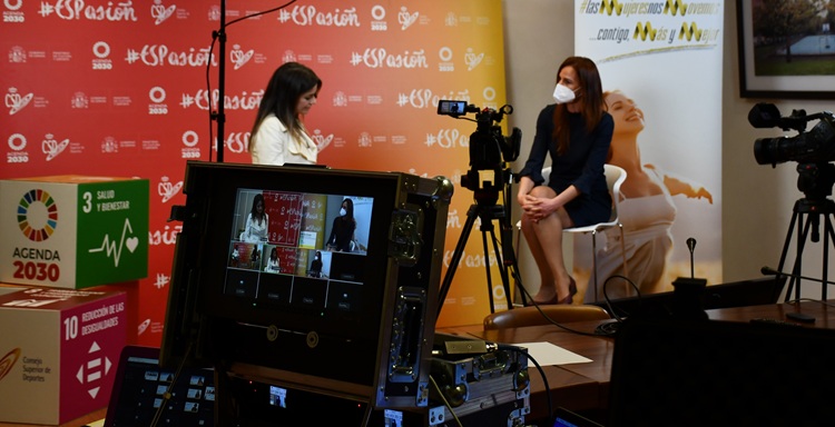 EL COLEGIO COLABORA CON LA ASOCIACIÓN “LAS MUJERES NOS MOVEMOS 